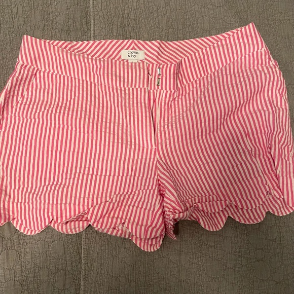 crown & ivy Pants - Crown & Ivy size 6 pink pinstripe shorts